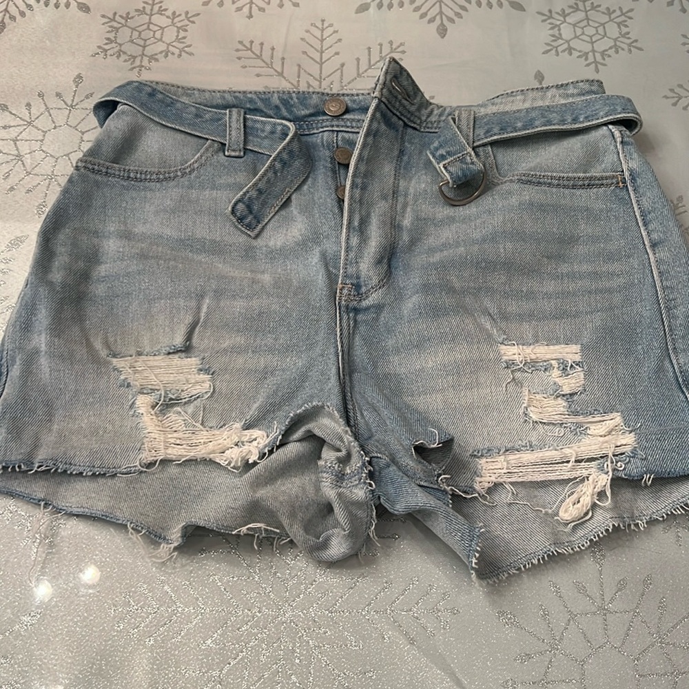Hollister belted shorts, button up fly. Size 5 EUC